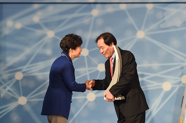 제51회 무역의 날 수출의 탑 수상 사진1